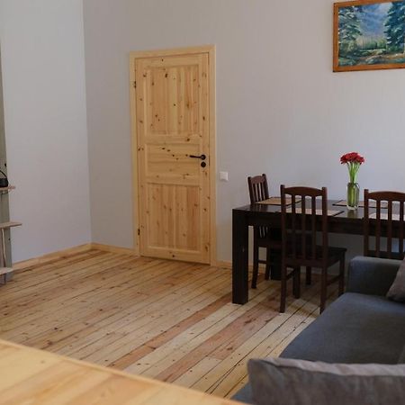 Historic Apartment With Wooden Floors In The Hearth Of Old-Town Riga Exterior foto