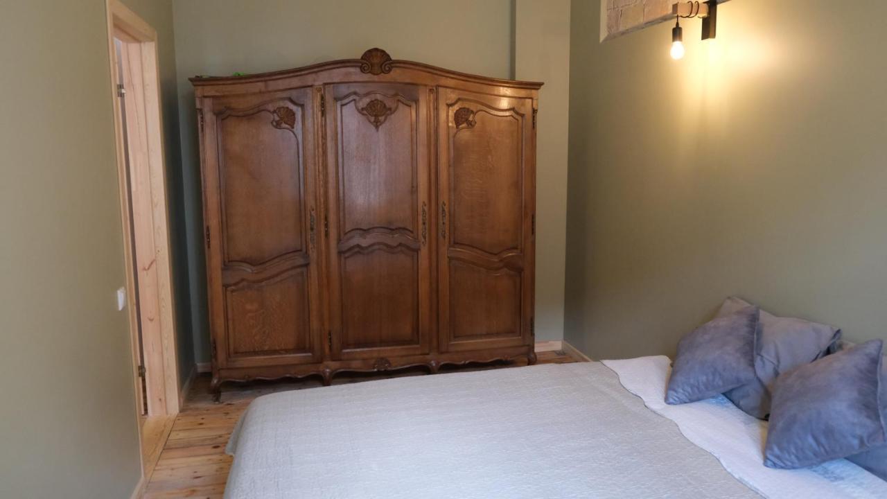 Historic Apartment With Wooden Floors In The Hearth Of Old-Town Riga Exterior foto