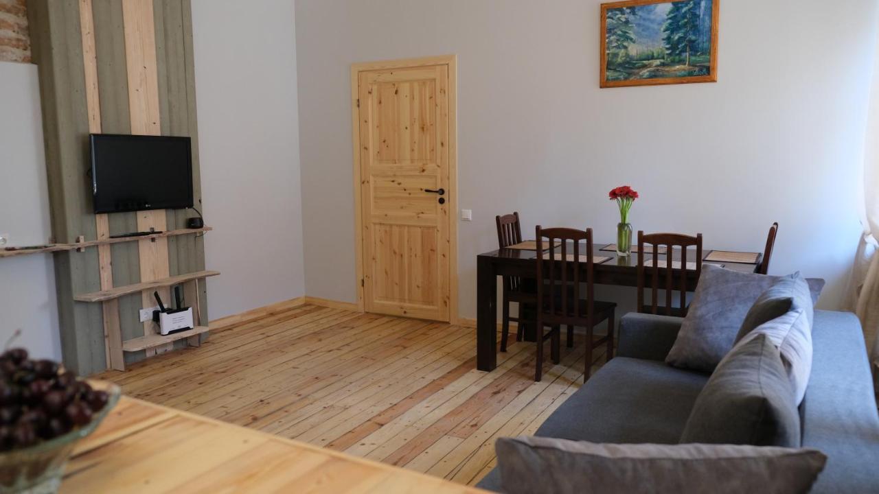 Historic Apartment With Wooden Floors In The Hearth Of Old-Town Riga Exterior foto